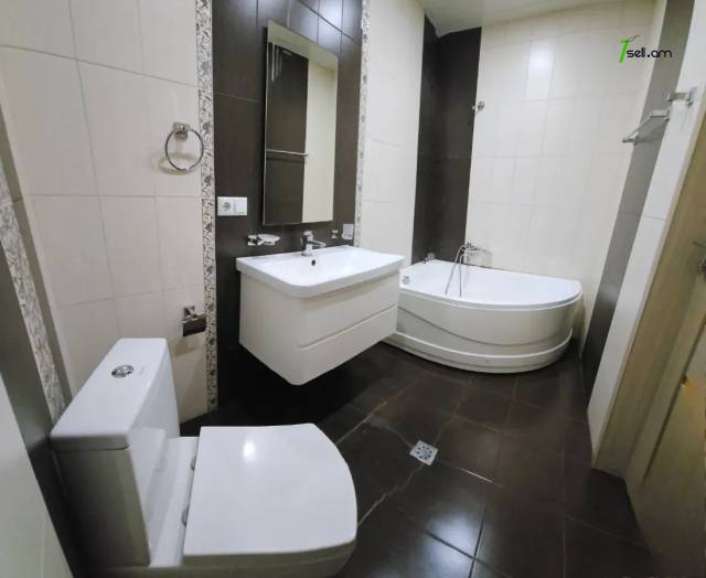 Երեք հարկանի քարե տուն Արցախի պողոտայում Էրեբունիում, 460 ք.մ., 3+ սանհանգույց, կապիտալ վերանորոգված