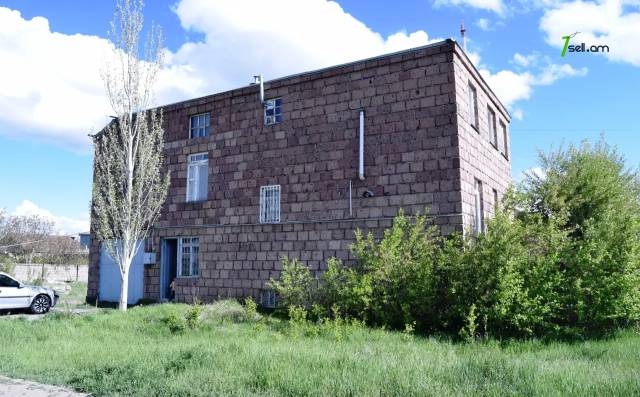Երկու հարկանի քարե տուն, Վ. Սարգսյան փողոց 1-ին թաղամաս Գյումրիում, 308 ք.մ., կոսմետիկ վերանորոգում