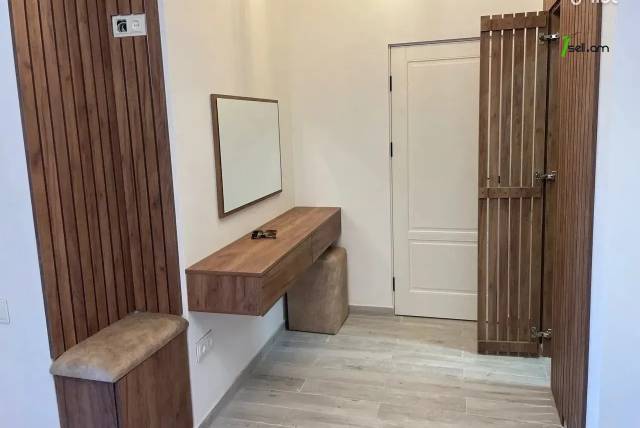 3 սենյականոց բնակարան նորակառույց շենքում Կարապետ Ուլնեցու փողոցում, 74 ք.մ., բարձր առաստաղներ