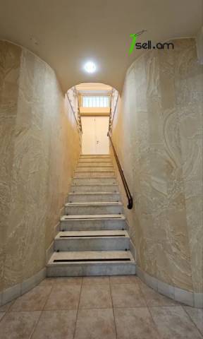 Երկու հարկանի քարե տուն Սեպուհի փողոցում Արաբկիրում, 890 ք.մ., 2 սանհանգույց, կապիտալ վերանորոգված