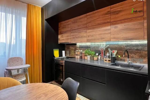 3 սենյականոց բնակարան նորակառույց շենքում Ֆուչիկի փողոցում, 83 քմ, նախավերջին հարկ, բարձր առաստաղներ