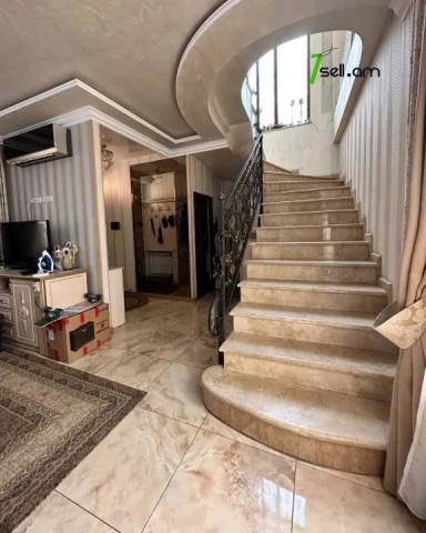 Մեկ հարկանի քարե տուն Սարյանի փողոցում կենտրոնում, 150 ք.մ., 3+ սանհանգույց, կապիտալ վերանորոգված