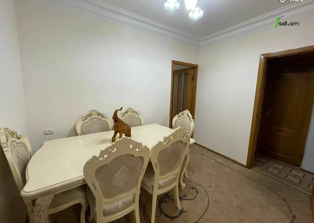 2 սենյականոց բնակարան Ամիրյան փողոցում, 82 ք.մ., բարձր առաստաղներ, 3/5 հարկ, եվրովերանորոգված