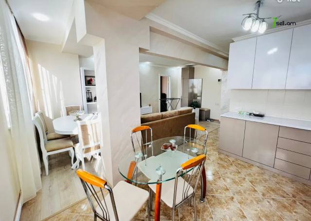 2 սենյականոց բնակարան Արամ Խաչատրյան փողոցում, 49 քմ, 9/13 հարկ, եվրովերանորոգված