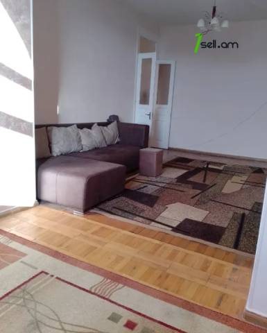 3 սենյականոց բնակարան Սայաթ-Նովայի պողոտայում, 86 ք.մ., բարձր առաստաղներ, կոսմետիկ վերանորոգում