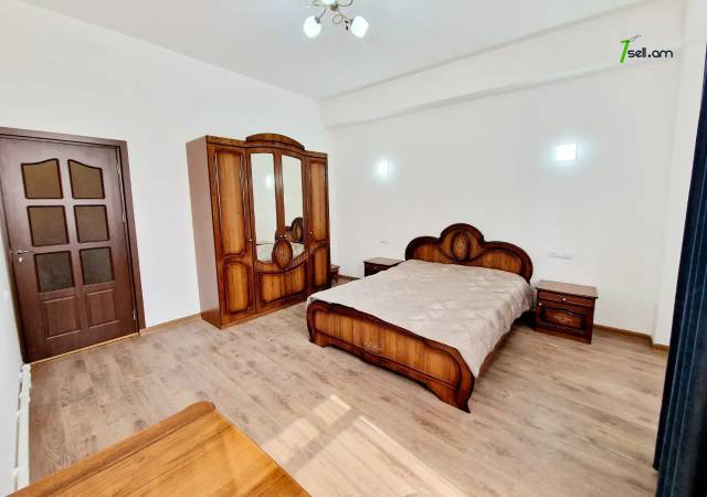 Երեք հարկանի քարե տուն, Նոյ թաղամաս Աջափնյակում, 300 ք.մ., 3+ սանհանգույց, եվրովերանորոգված