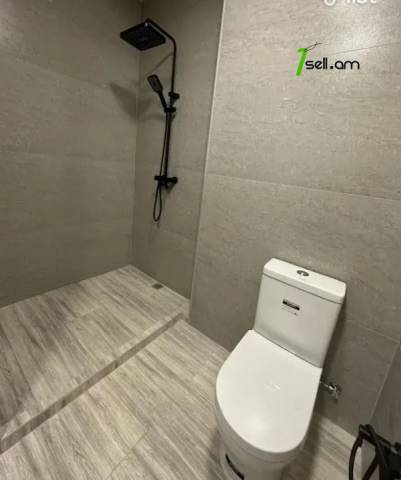 3 սենյականոց բնակարան նորակառույց շենքում Վահրամ Փափազյան փողոցում, 120 ք.մ., 2 սանհանգույց