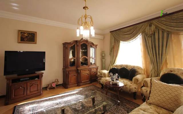 Երեք հարկանի քարե տուն Սևքարեցի Սաքոյի փողոցում Արաբկիրում, 600 ք.մ., 3+ սանհանգույց