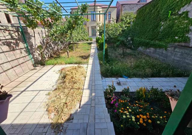 Երկու հարկանի քարե տուն Կուրղինյան փողոցում Մալաթիա Սեբաստիայում, 900 ք.մ., 2 սանհանգույց