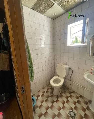 Մեկ հարկանի քարե տուն Հրաչյա Ներսիսյան փողոցում Քանաքեռ Զեյթունում, 90 քմ