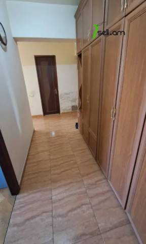 2 սենյականոց բնակարան Նար–Դոսի փողոցում, 50 ք.մ., 10/13 հարկ, կապիտալ վերանորոգված