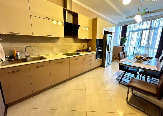 3 սենյականոց բնակարան նորակառույց շենքում Արամի փողոցում, 138 ք.մ., 2 սանհանգույց, բարձր առաստաղներ