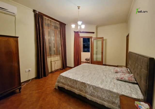 Ընդարձակ 3 սենյականոց բնակարան Թումանյան փողոցում, 160 ք.մ., նախավերջին հարկ, 2 սանհանգույց