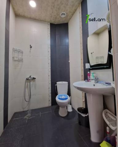 Երկու հարկանի քարե տուն Մելքումովի փողոցում Դավիթաշենում, 600 ք.մ., 3+ սանհանգույց, եվրովերանորոգված