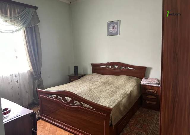 Երկու հարկանի քարե տուն Դպրոցակաների փողոցում Օշականում, 130 քմ, 2 սանհանգույց, մեծ հողամաս