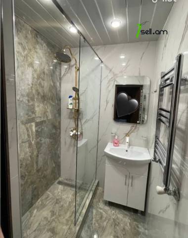 3 սենյականոց բնակարան Բաշինջաղյան փողոցում, 90 ք.մ., 3/5 հարկ, եվրովերանորոգված, քարե շենք