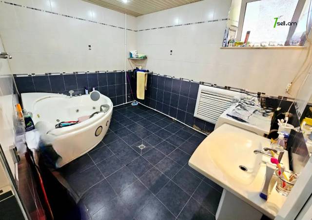 Երկու հարկանի քարե տուն Քանաքեռ Զեյթունում, 1600 ք.մ., 3+ սանհանգույց, կապիտալ վերանորոգված