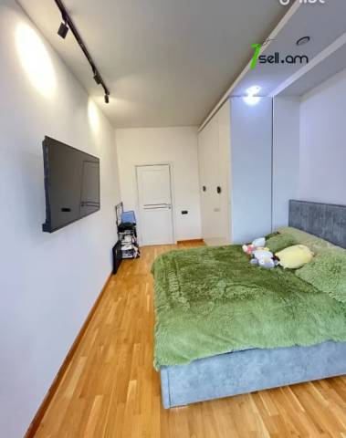 4 սենյականոց բնակարան նորակառույց շենքում Պարույր Սևակի փողոցում, 170 ք.մ., 2 սանհանգույց