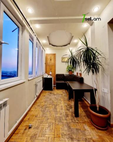 3 սենյականոց բնակարան Էրեբունու փողոցում, 78 ք.մ., կապիտալ վերանորոգված, քարե շենք