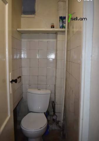 5 սենյականոց բնակարան Վահրամ Փափազյան փողոցում, 85 քմ, 2/5 հարկ, 2 սանհանգույց, քարե շենք