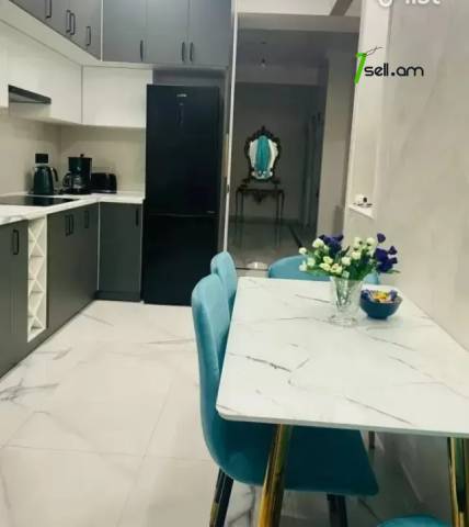 4 սենյականոց բնակարան նորակառույց շենքում Նիկողայոս Ադոնցի փողոցում, 123 ք.մ., 6/8 հարկ