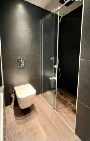 2 սենյականոց բնակարան նորակառույց շենքում Եզնիկ Կողբացու փողոցում, 50 ք.մ., բարձր առաստաղներ