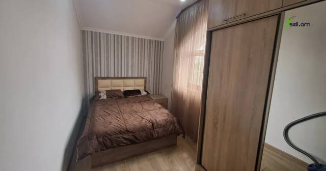 Երկու հարկանի քարե տուն Մայիսի 9-ի փողոցում Շենգավիթում, 150 քմ, 2 սանհանգույց, եվրովերանորոգված