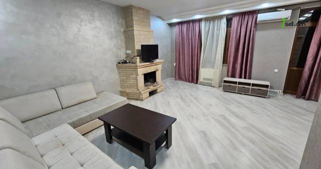 Երեք հարկանի քարե տուն Արցախի պողոտայում Էրեբունիում, 460 ք.մ., 3+ սանհանգույց, կապիտալ վերանորոգված