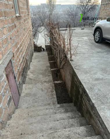 Երկու հարկանի քարե տուն Դպրոցակաների փողոցում Օշականում, 130 քմ, 2 սանհանգույց, մեծ հողամաս