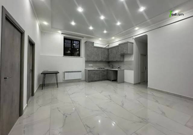 3 սենյականոց բնակարան Էրեբունու փողոցում, 70 ք.մ., 1/3 հարկ, կապիտալ վերանորոգված, քարե շենք