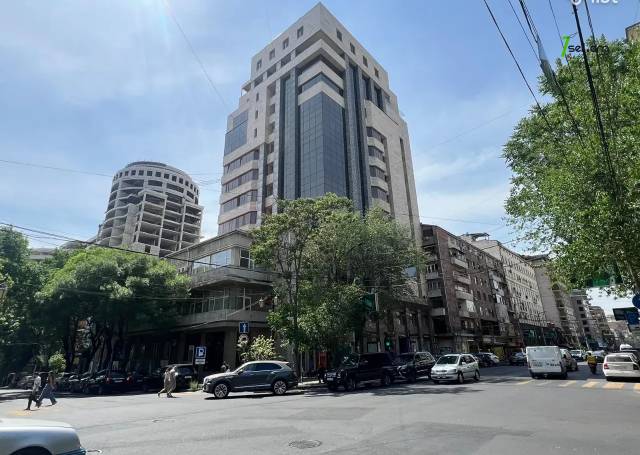 3 սենյականոց բնակարան նորակառույց շենքում Աբովյան փողոցում, 140 քմ, 4/14 հարկ, 3+ սանհանգույց