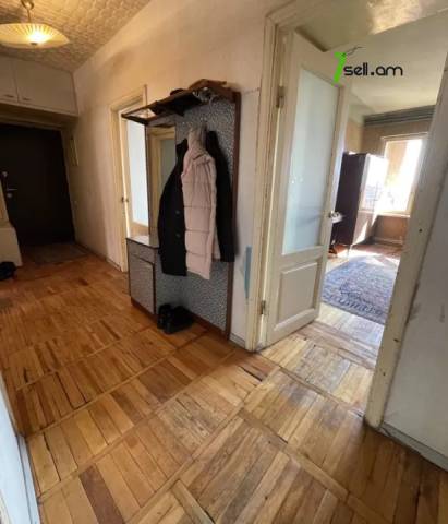 3 սենյականոց բնակարան Կոմիտասի պողոտայում, 99 ք.մ., մի քանի պատշգամբ, նախավերջին հարկ, քարե շենք