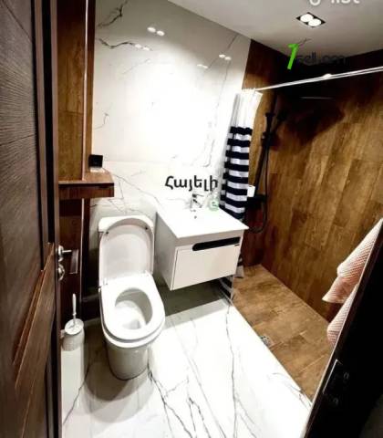 3 սենյականոց բնակարան Արամ Խաչատրյանի փողոցում, 80 քմ, 2/5 հարկ, դիզայներական ոճով վերանորոգված