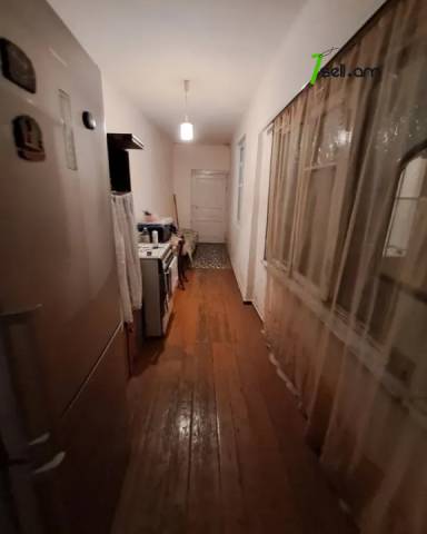 Մեկ հարկանի քարե տուն Լորիս-Մելիքովի փողոցում Էրեբունիում, 200 քմ, 2 սանհանգույց