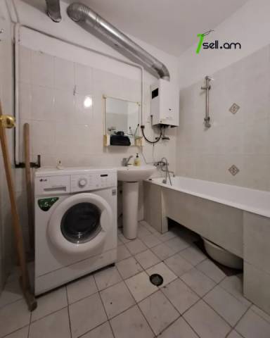 3 սենյականոց բնակարան Սարյան փողոցում, 77 ք.մ., մի քանի պատշգամբ, 2/5 հարկ, կոսմետիկ վերանորոգում