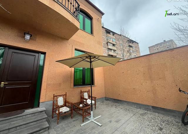 Երկու հարկանի քարե տուն Նվեր Սաֆարյան փողոցում Ավանում, 167 քմ, 3+ սանհանգույց