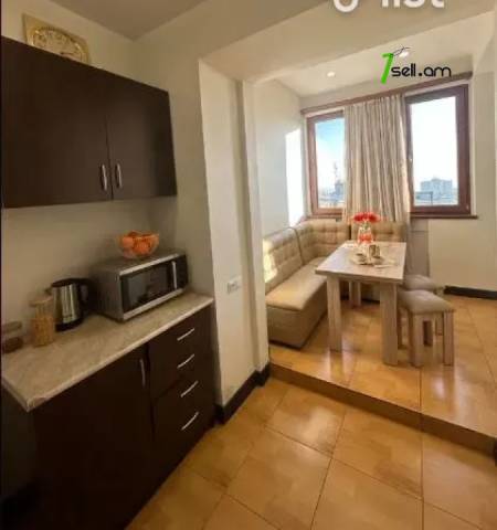 2 սենյականոց բնակարան Կոմիտասի պողոտայում, 50 ք.մ., կապիտալ վերանորոգված, քարե շենք