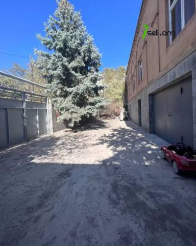 Երեք հարկանի քարե տուն Մարշալ Բաղրամյան պողոտայում Արաբկիրում, 840 ք.մ., 2 սանհանգույց