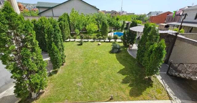 Երկու հարկանի քարե տուն, Արմենակ Արմենակյան անցուղի Նորք Մարաշում, 1800 քմ, 3+ սանհանգույց