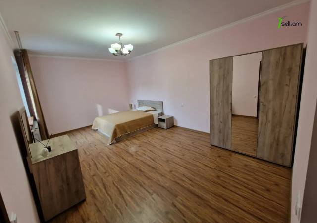 Երկու հարկանի տուն Պարույր Սևակ թաղամաս 2-րդ փողոցում Առինջում, 480 քմ, 3+ սանհանգույց