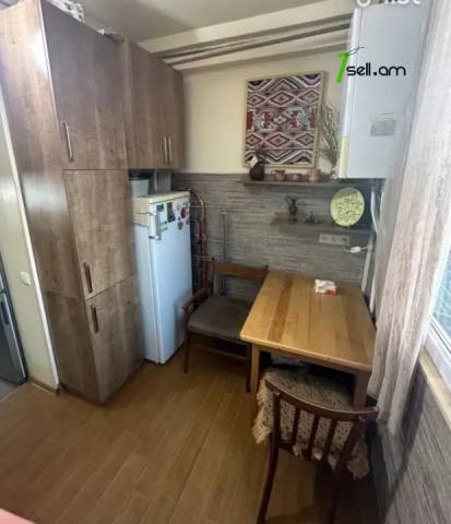 4 սենյականոց բնակարան Լվովյան փողոցում, 60 ք.մ., 2/5 հարկ, բարձր առաստաղներ, եվրովերանորոգված