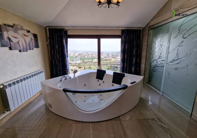 Ընդարձակ 5 սենյականոց բնակարան նորակառույց շենքում Անտառային փողոցում, 338 քմ, 3+ սանհանգույց