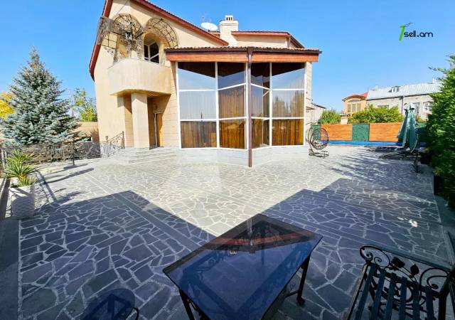 Երկու հարկանի տուն Բագրևանդի 20-րդ փողոցում Նոր Նորքում, 1830 ք.մ., 3+ սանհանգույց