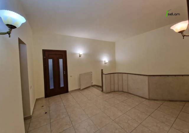 Երկու հարկանի քարե տուն Բաբայան փողոցում Արաբկիրում, 600 ք.մ., 3+ սանհանգույց, կապիտալ վերանորոգված