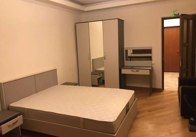 2 սենյականոց բնակարան Սարյանի փողոցում, 50 ք.մ., 2/5 հարկ, կապիտալ վերանորոգված, քարե շենք