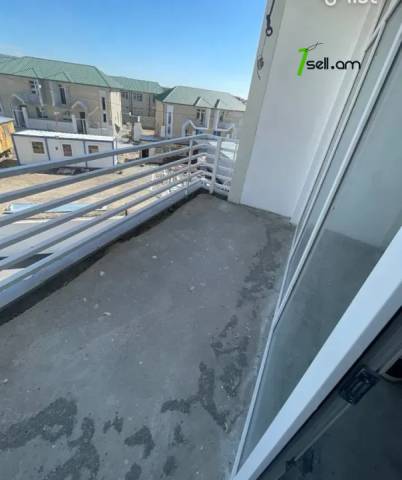 3 սենյականոց բնակարան նորակառույց շենքում Բագրևանդի փողոցում, 93 ք.մ., 2 սանհանգույց