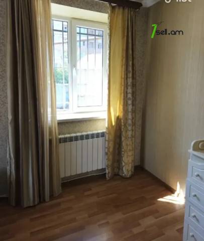 3 սենյականոց բնակարան Գորգագոծների փողոցում, 118 քմ, 1/5 հարկ, կապիտալ վերանորոգված, քարե շենք