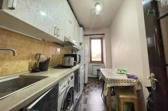 4 սենյականոց բնակարան Գուսան Շերամի փողոցում, 88 քմ, 5/9 հարկ, դիզայներական ոճով վերանորոգված