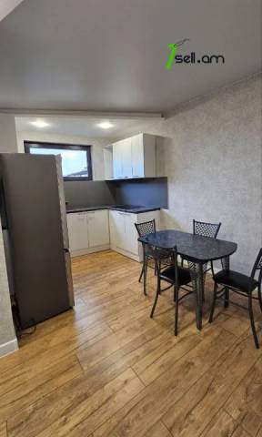 Երեք հարկանի քարե տուն Զաքարիա Քանաքեռցու փողոցում Քանաքեռ Զեյթունում, 250 քմ, 3+ սանհանգույց