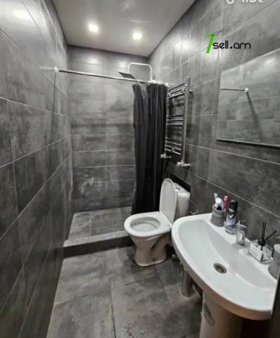 2 սենյականոց բնակարան նորակառույց շենքում Օրբելի եղբայրների փողոցում, 43 ք.մ., 6/15 հարկ